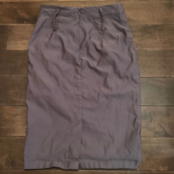 Chic Skirt - Picture 2 of 3